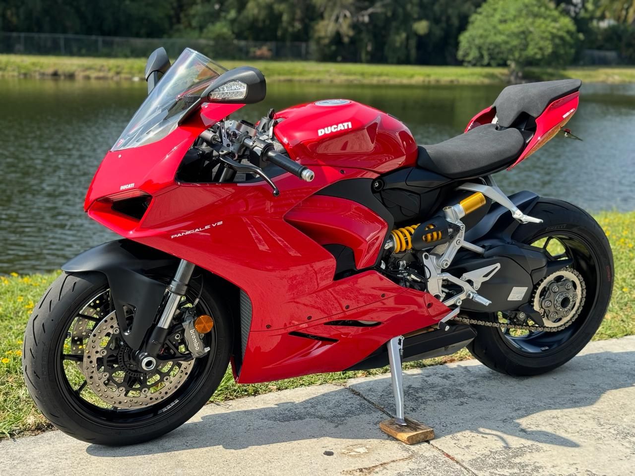 2022 Ducati Panigale V2 in North Miami Beach, Florida - Photo 12
