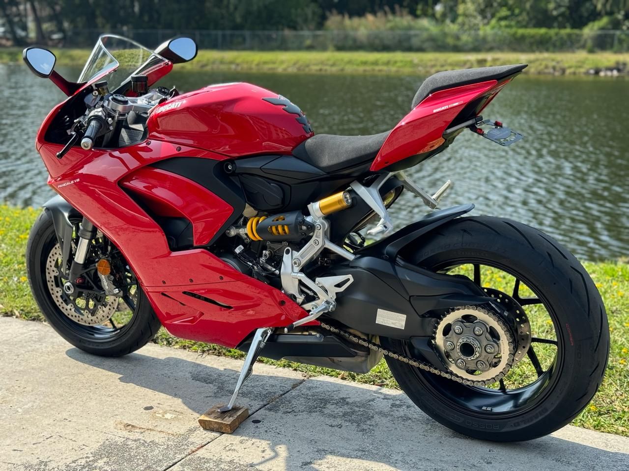 2022 Ducati Panigale V2 in North Miami Beach, Florida - Photo 14