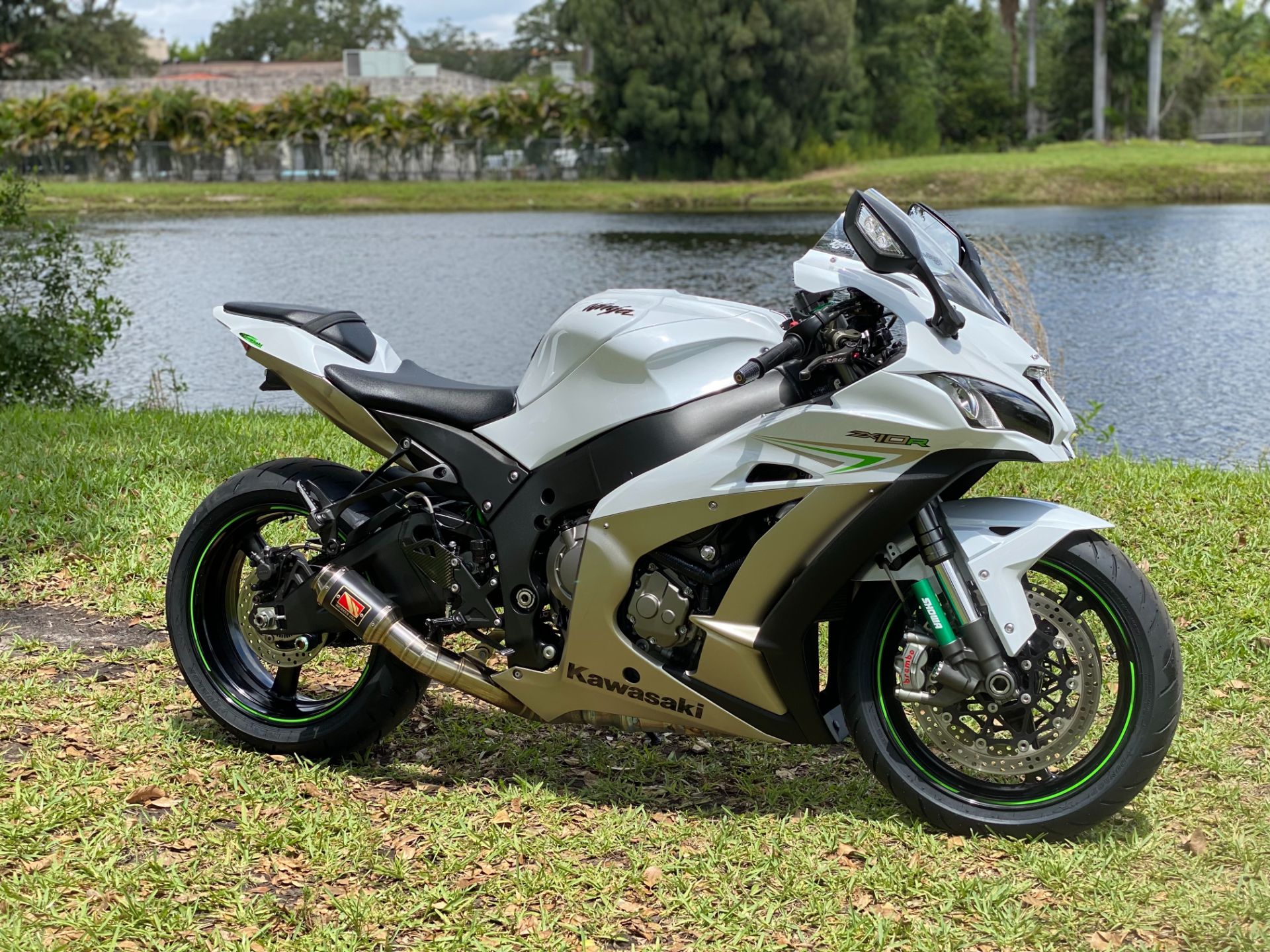 acantilado Pigmento Golpe fuerte Certified Pre-Owned 2017 Kawasaki Ninja ZX-10R Pearl Blizzard White /  Metallic Flat Raw Titanium | Motorcycles in North Miami Beach FL |  KAW005346X