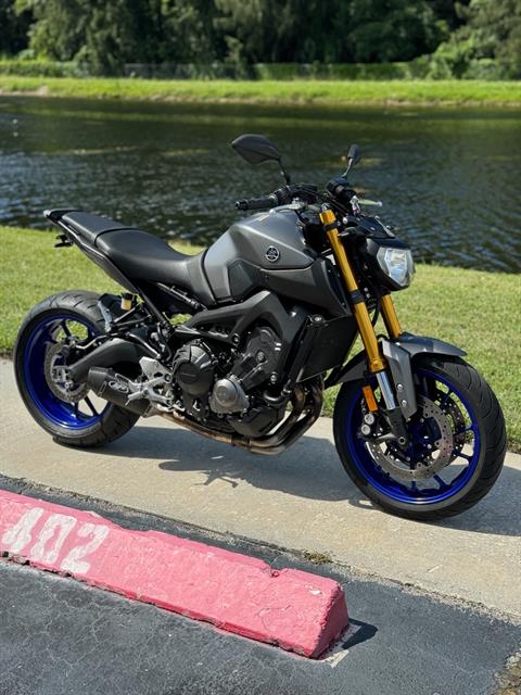 2015 Yamaha FZ-09 in North Miami Beach, Florida - Photo 2