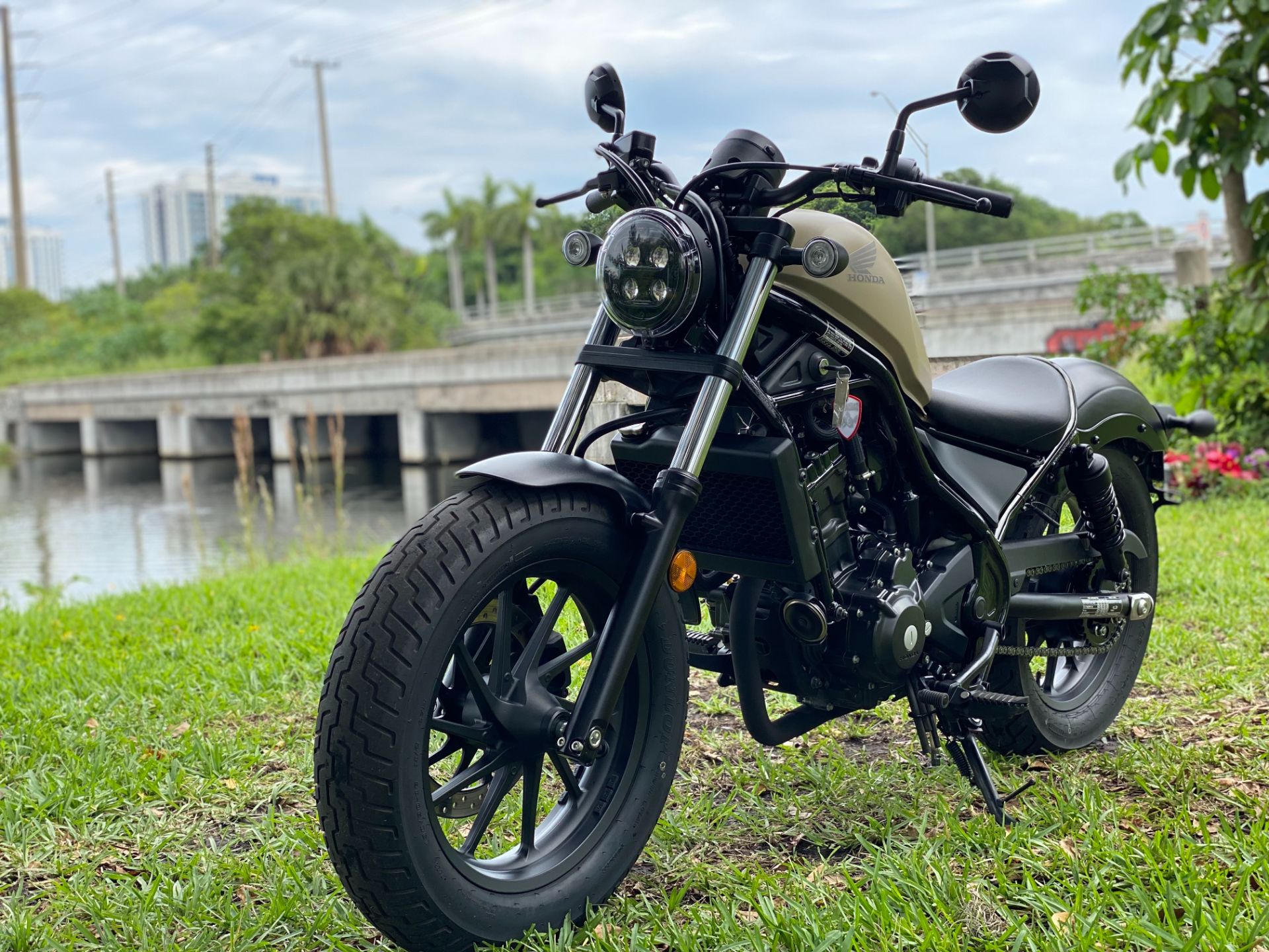 2020 Honda Rebel 300 in North Miami Beach, Florida - Photo 18