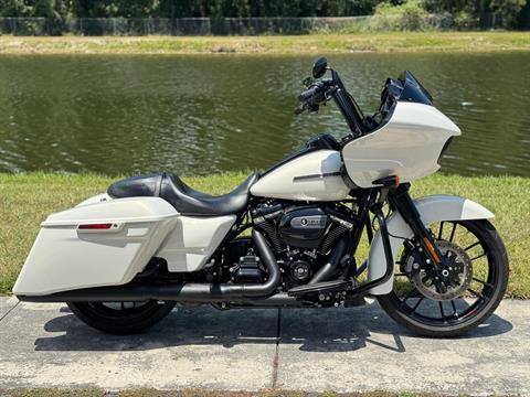 2018 Harley-Davidson Road Glide® Special in North Miami Beach, Florida - Photo 2