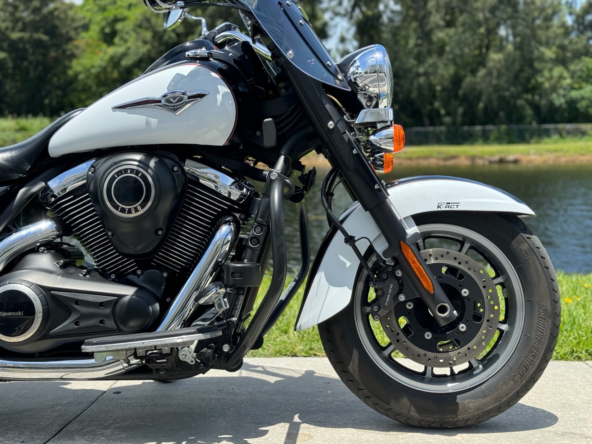 2014 Kawasaki Vulcan® 1700 Nomad™ ABS in North Miami Beach, Florida - Photo 6