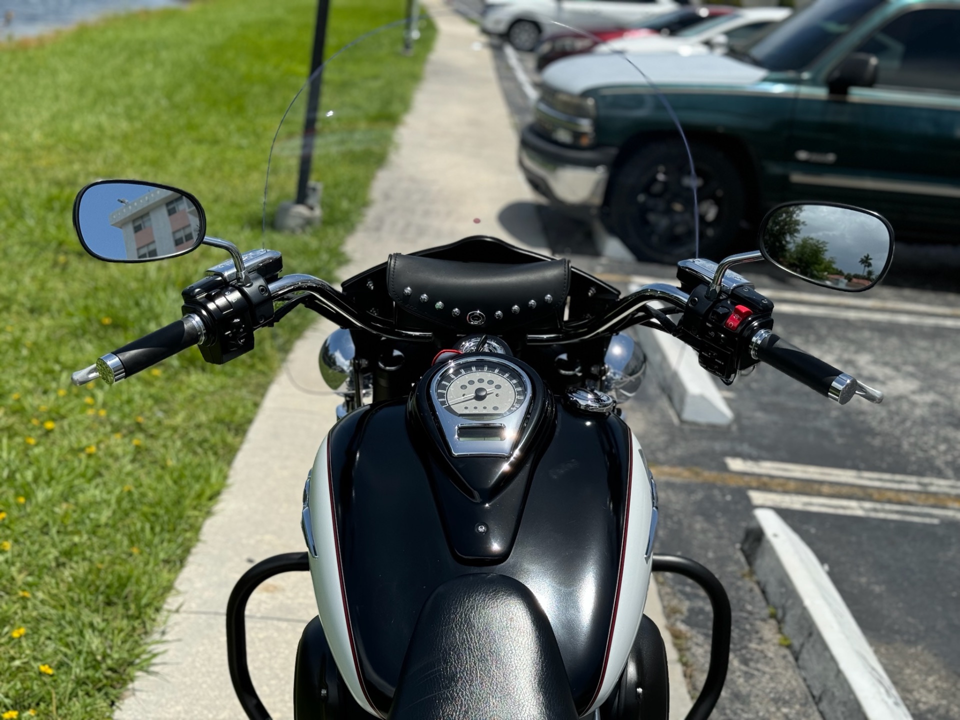 2014 Kawasaki Vulcan® 1700 Nomad™ ABS in North Miami Beach, Florida - Photo 10