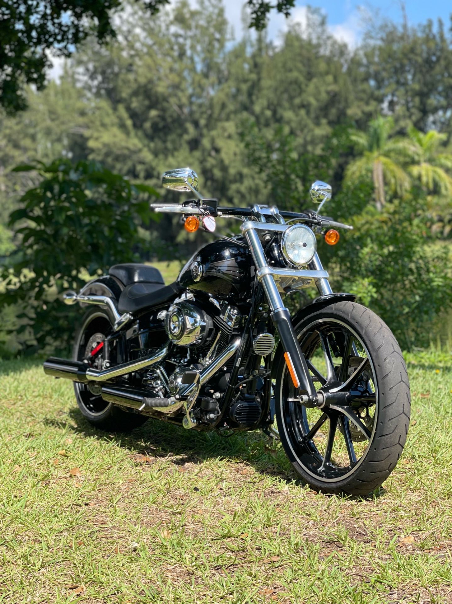 2015 Harley-Davidson Breakout® in North Miami Beach, Florida - Photo 2