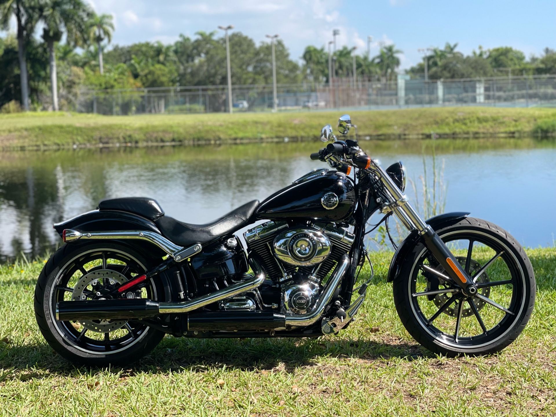 2015 Harley-Davidson Breakout® in North Miami Beach, Florida - Photo 3