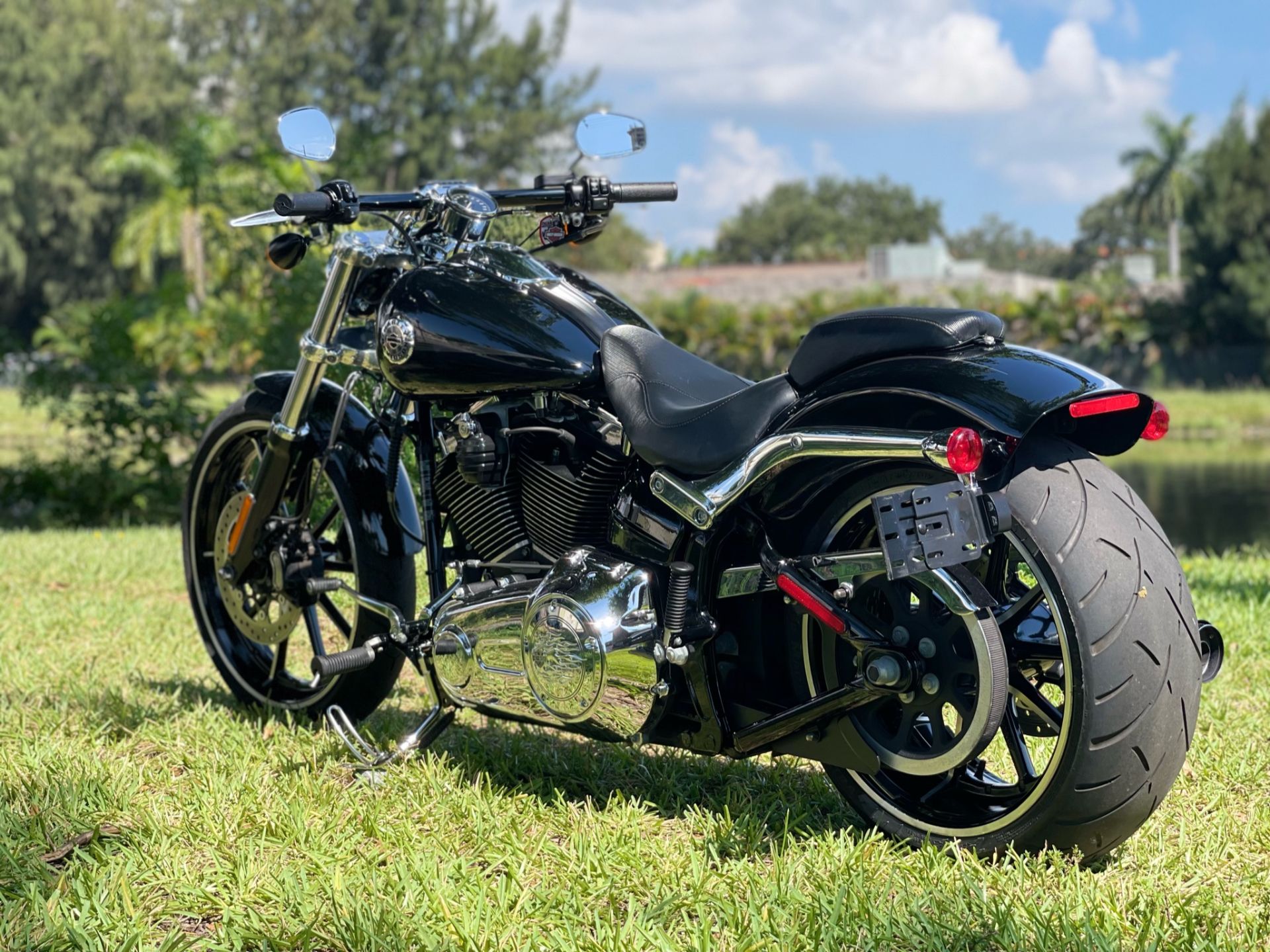 2015 Harley-Davidson Breakout® in North Miami Beach, Florida - Photo 20