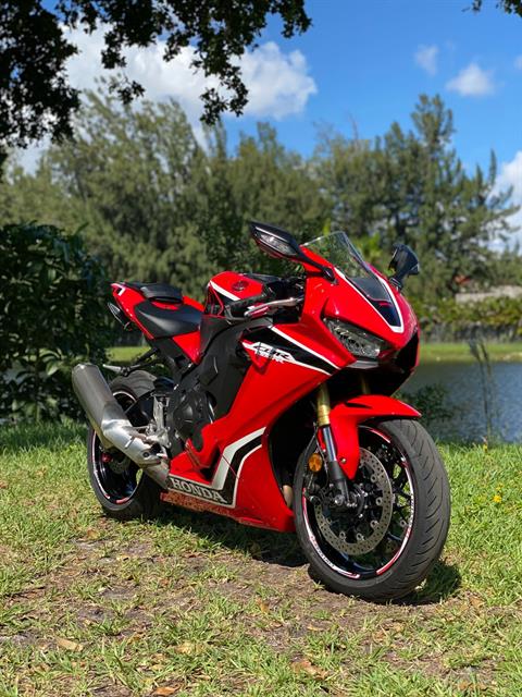 2017 Honda CBR1000RR in North Miami Beach, Florida - Photo 2