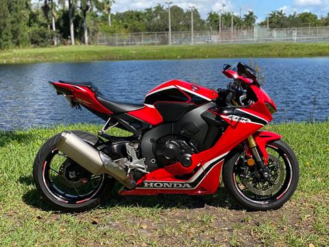 2017 Honda CBR1000RR in North Miami Beach, Florida - Photo 3