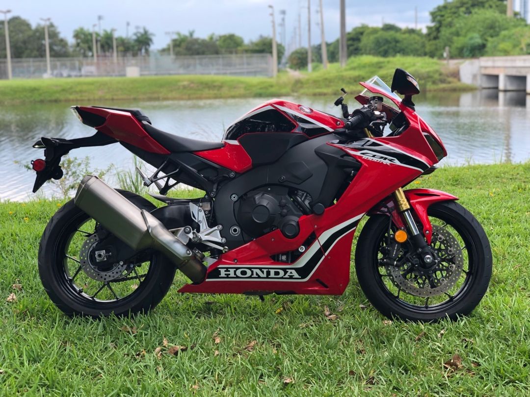 2017 Honda CBR1000RR in North Miami Beach, Florida - Photo 2