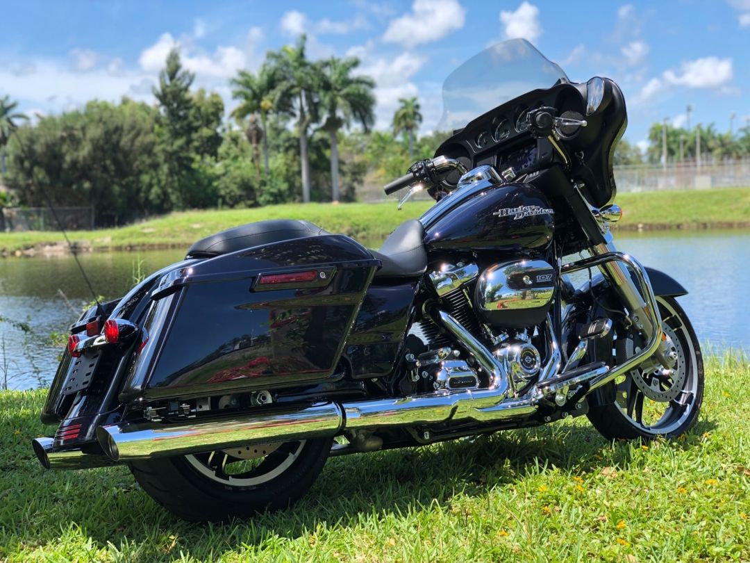 2019 Harley-Davidson Street Glide® in North Miami Beach, Florida - Photo 3