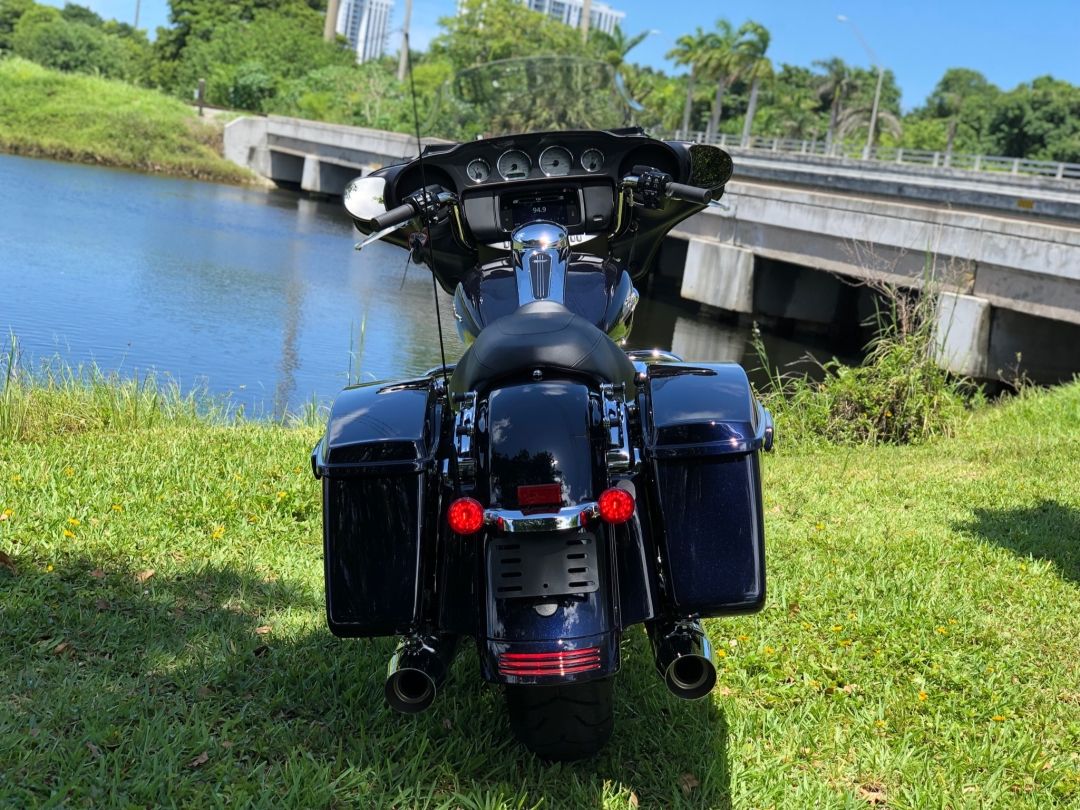 2019 Harley-Davidson Street Glide® in North Miami Beach, Florida - Photo 8