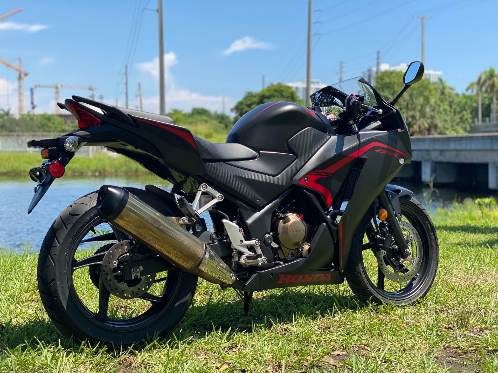 2022 Honda CBR300R in North Miami Beach, Florida - Photo 9