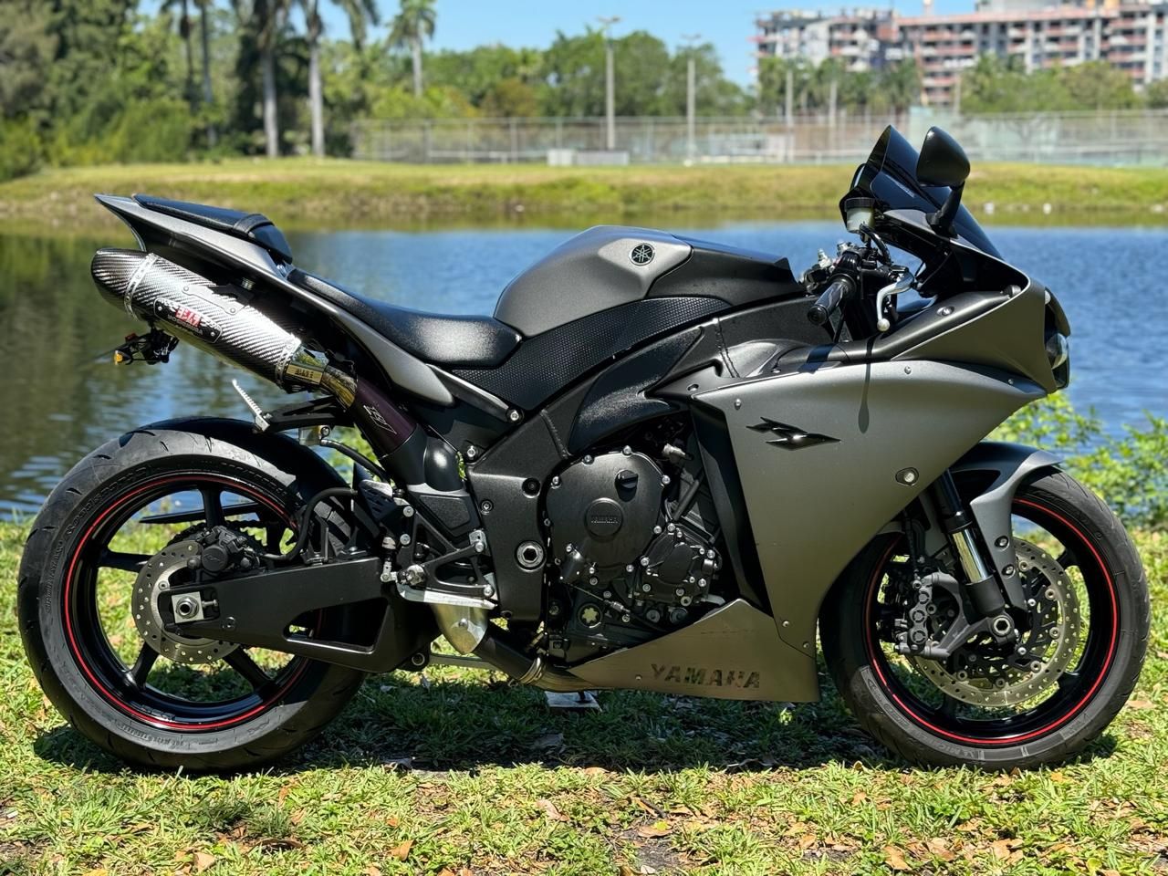 2013 Yamaha YZF-R1 in North Miami Beach, Florida - Photo 3