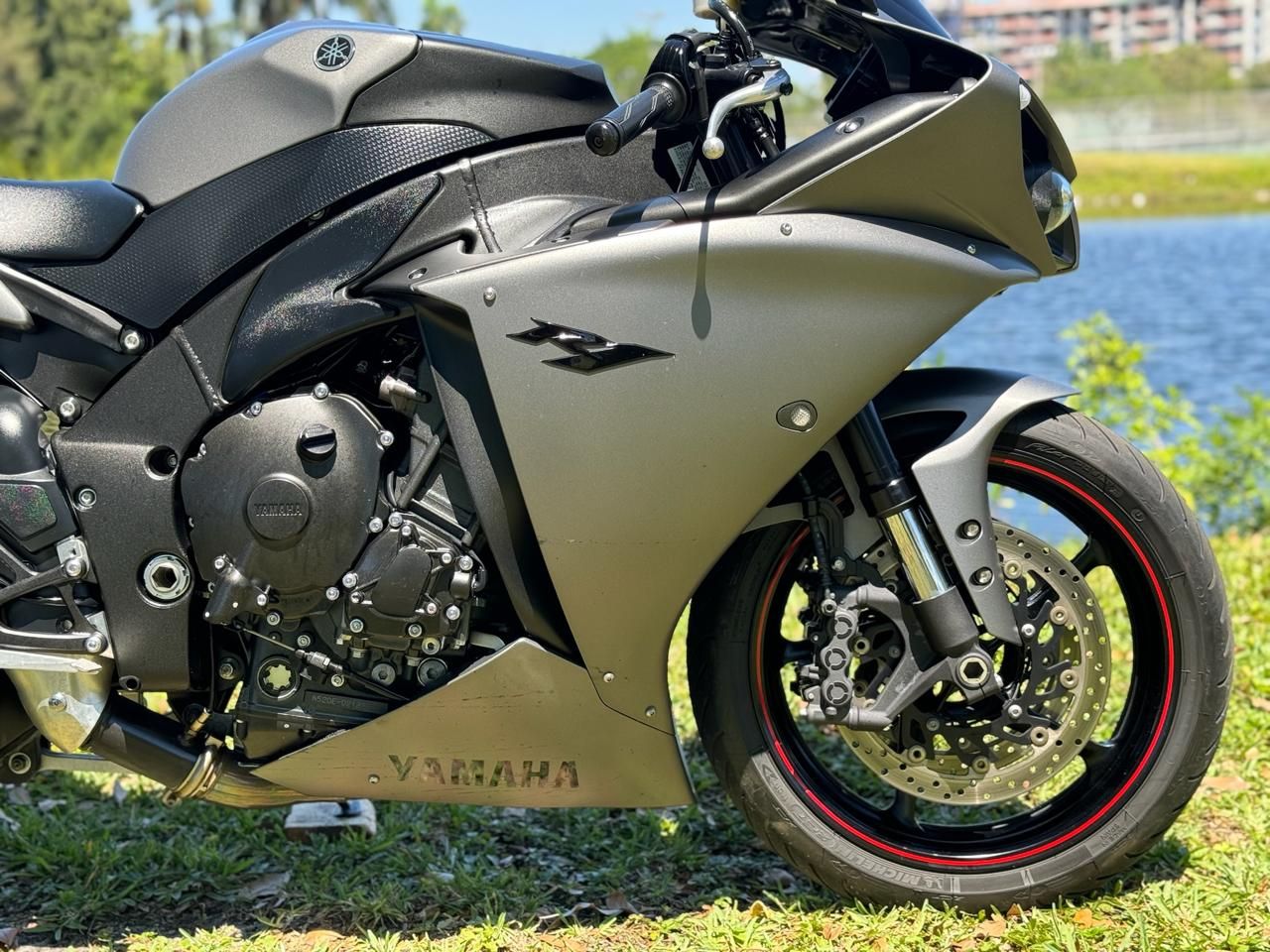 2013 Yamaha YZF-R1 in North Miami Beach, Florida - Photo 6