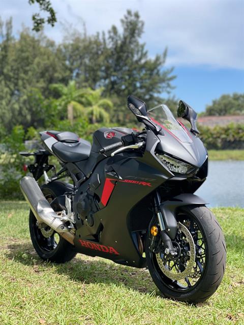 2017 Honda CBR1000RR ABS in North Miami Beach, Florida - Photo 2