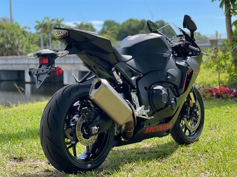 2017 Honda CBR1000RR ABS in North Miami Beach, Florida - Photo 4