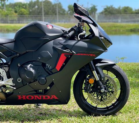 2017 Honda CBR1000RR ABS in North Miami Beach, Florida - Photo 6