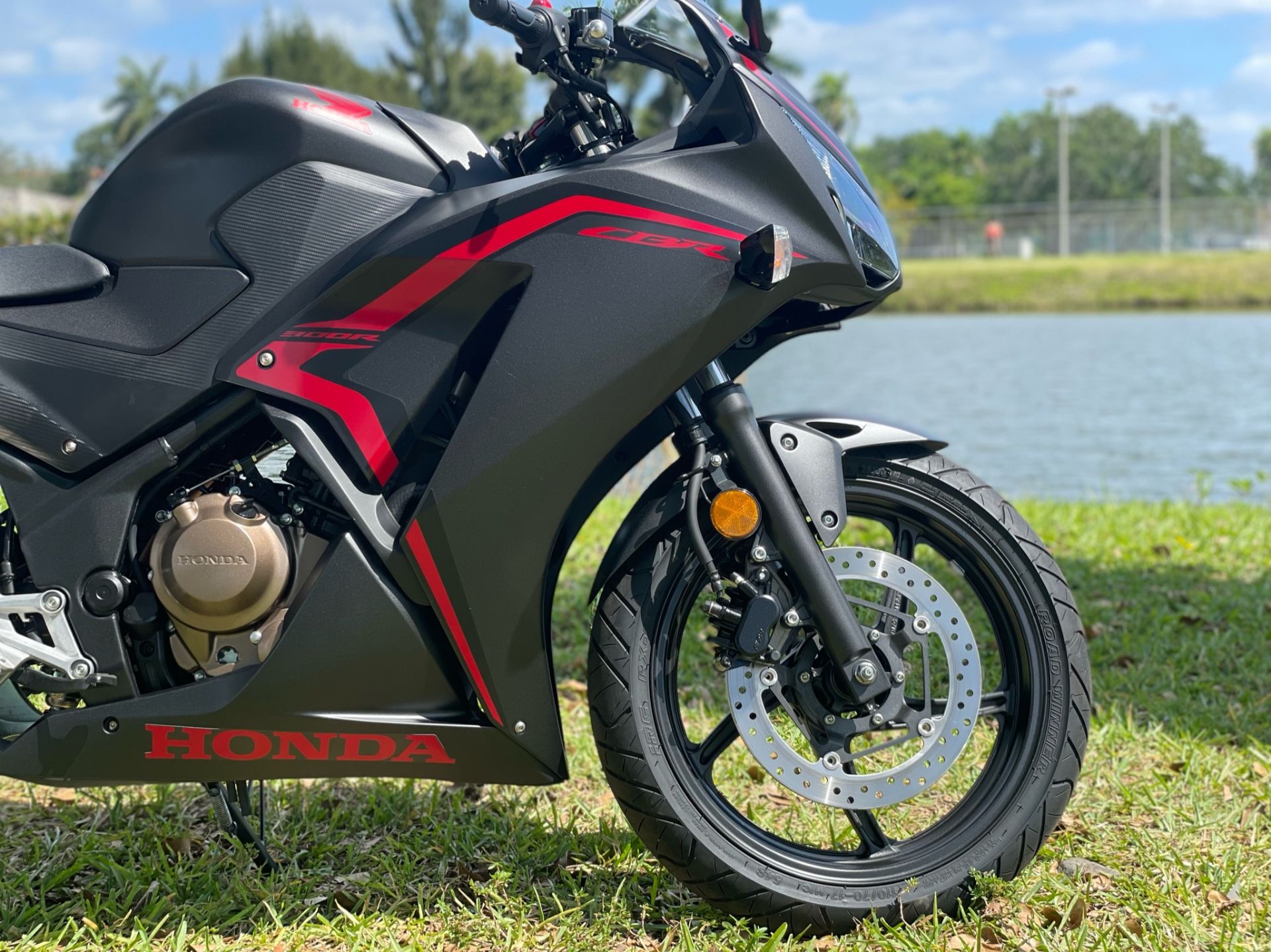 2021 Honda CBR300R in North Miami Beach, Florida - Photo 5