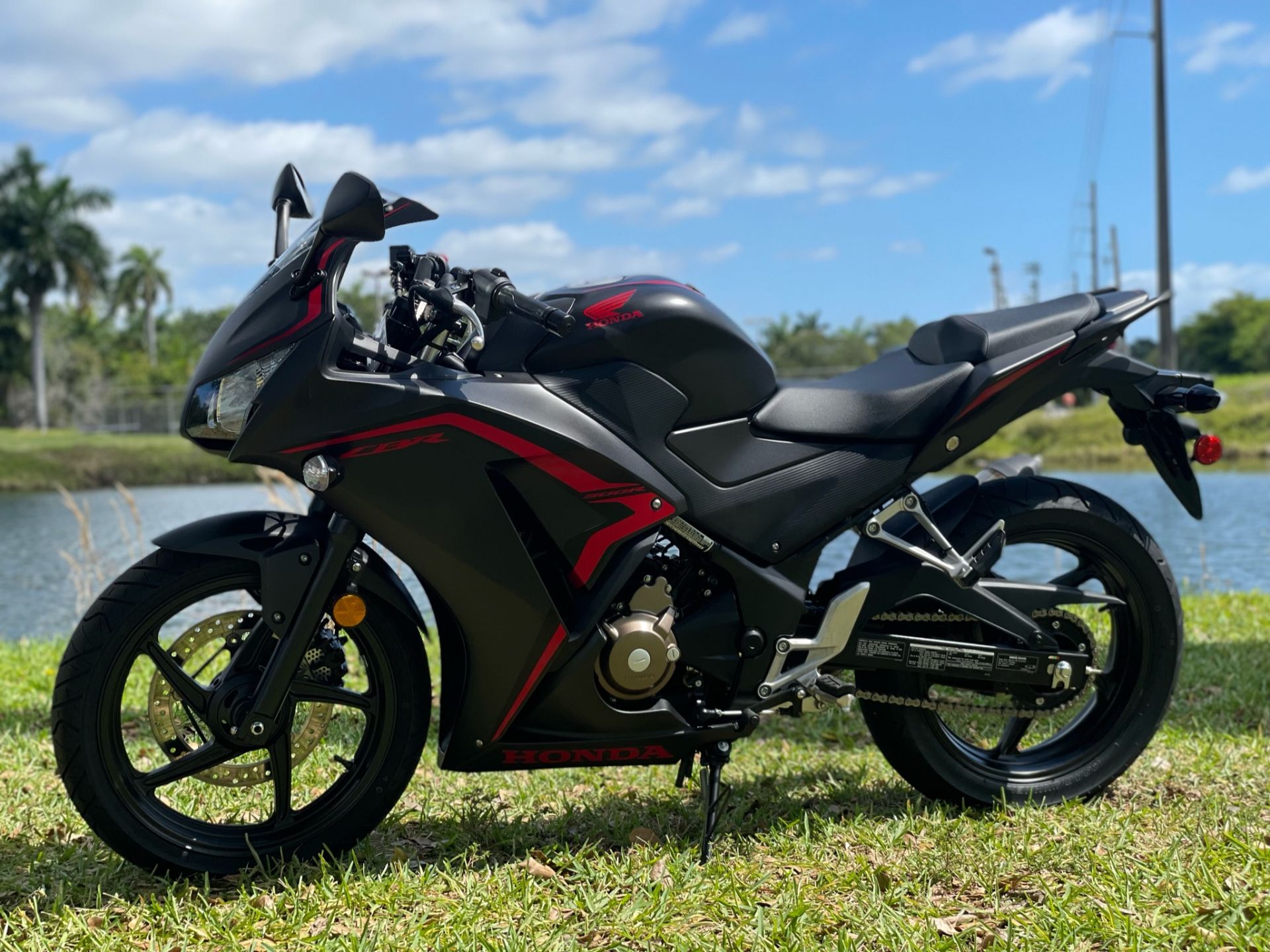 2021 Honda CBR300R in North Miami Beach, Florida - Photo 17