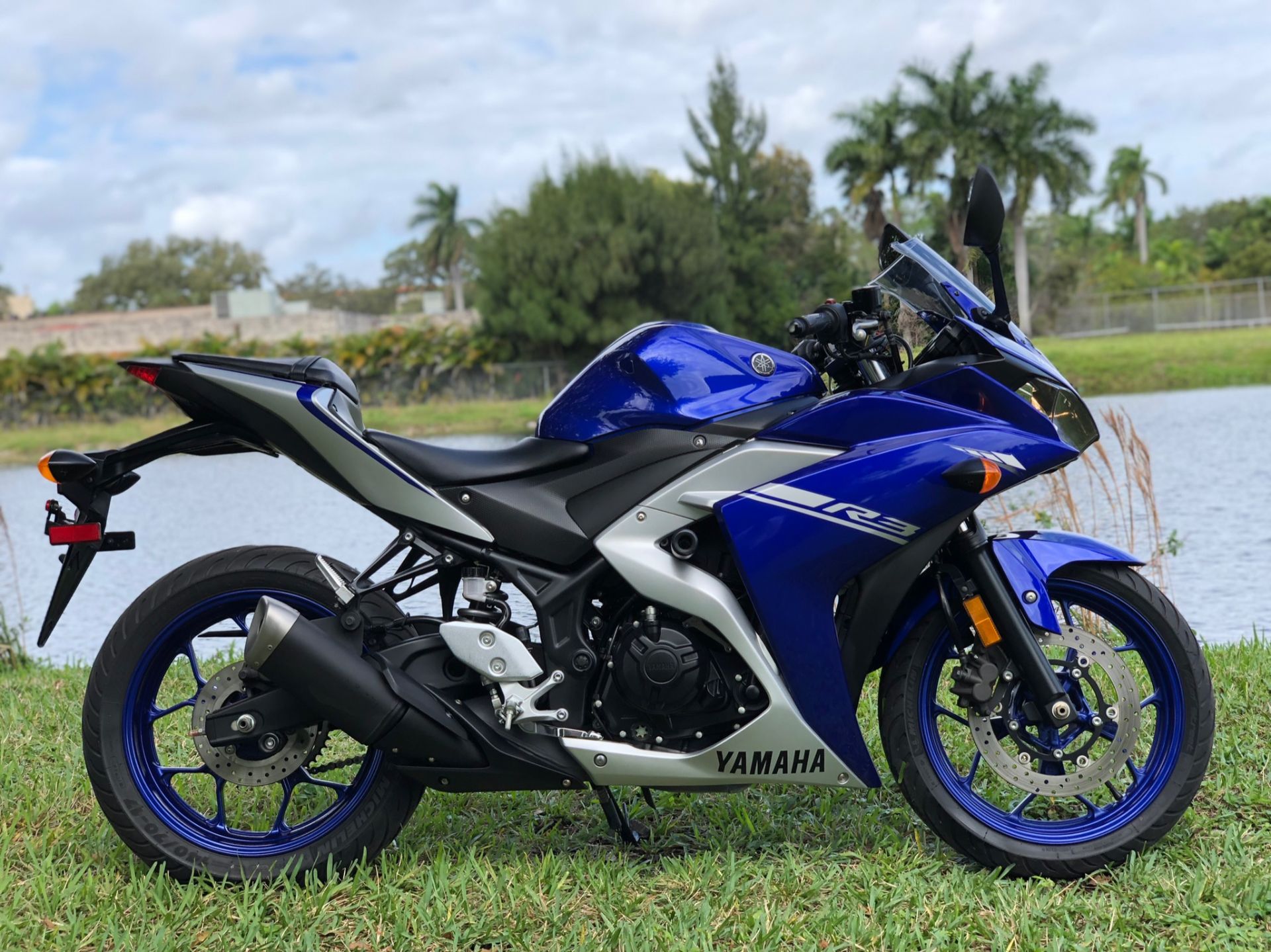 2017 Yamaha YZF-R3 in North Miami Beach, Florida - Photo 3