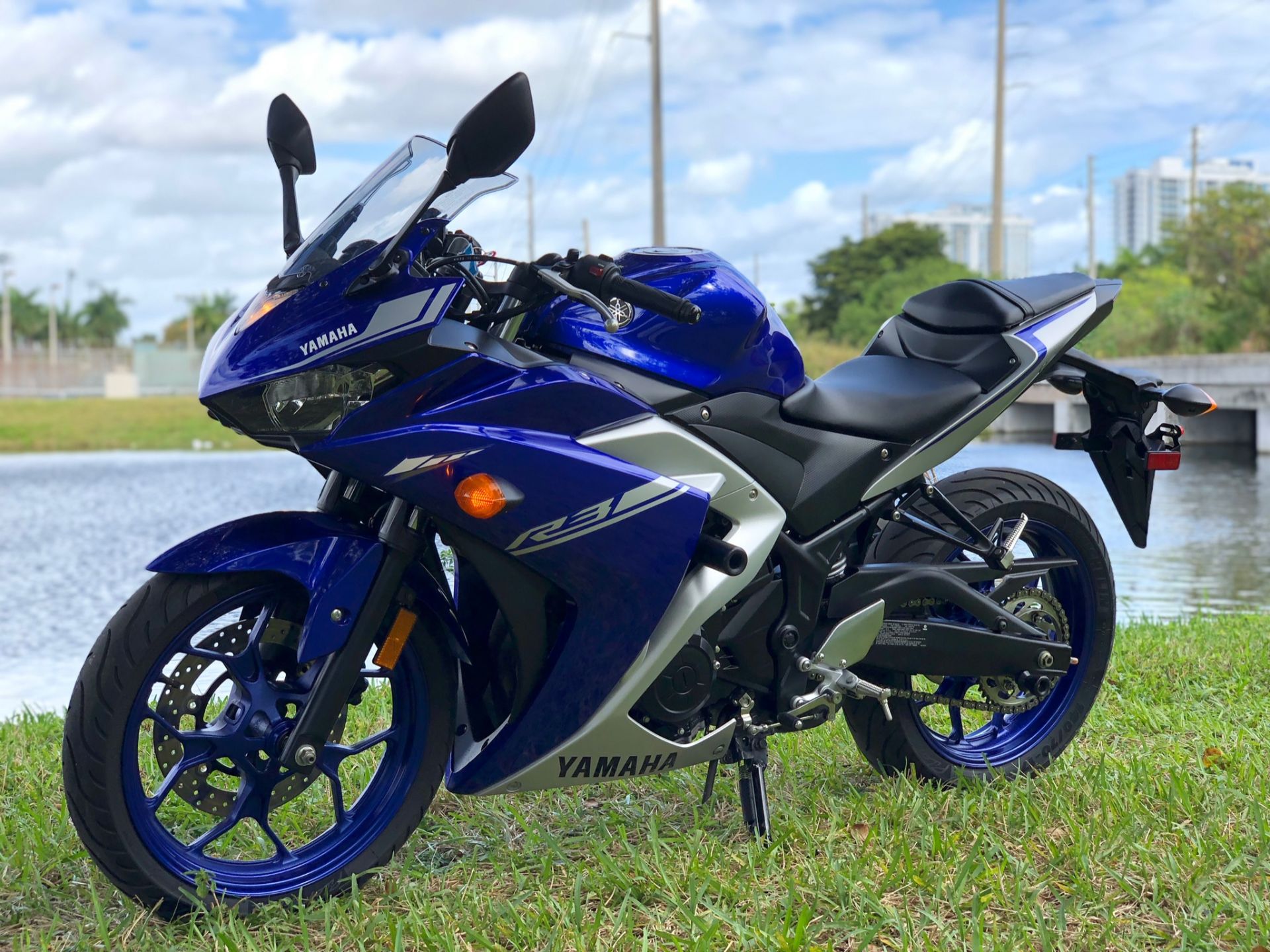 2017 Yamaha YZF-R3 in North Miami Beach, Florida - Photo 15