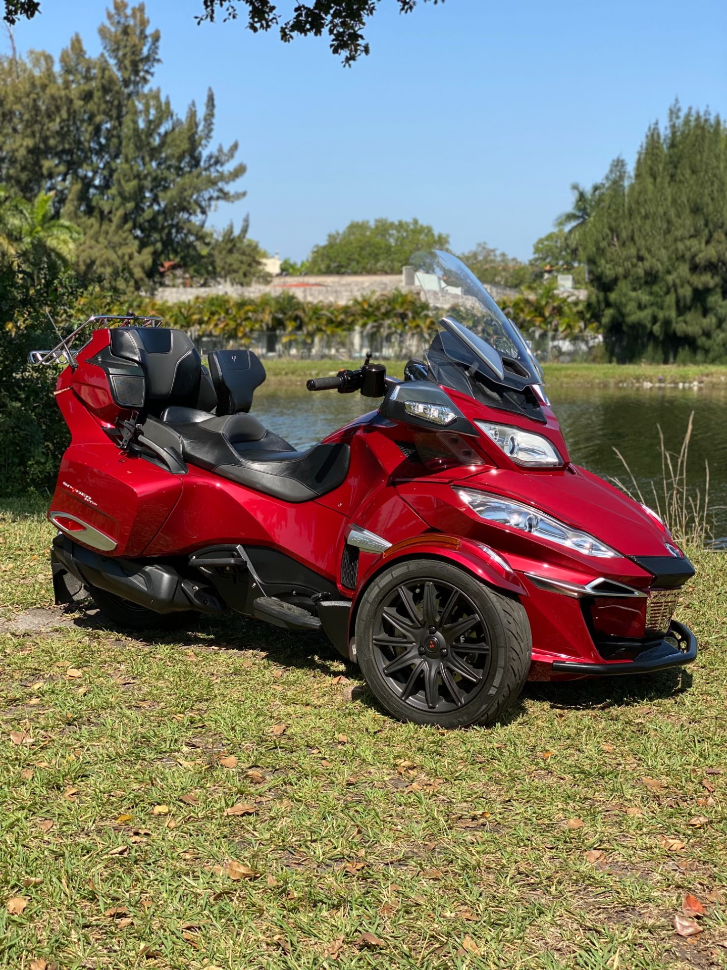 2016 Can-Am Spyder RT-S SE6 in North Miami Beach, Florida - Photo 2