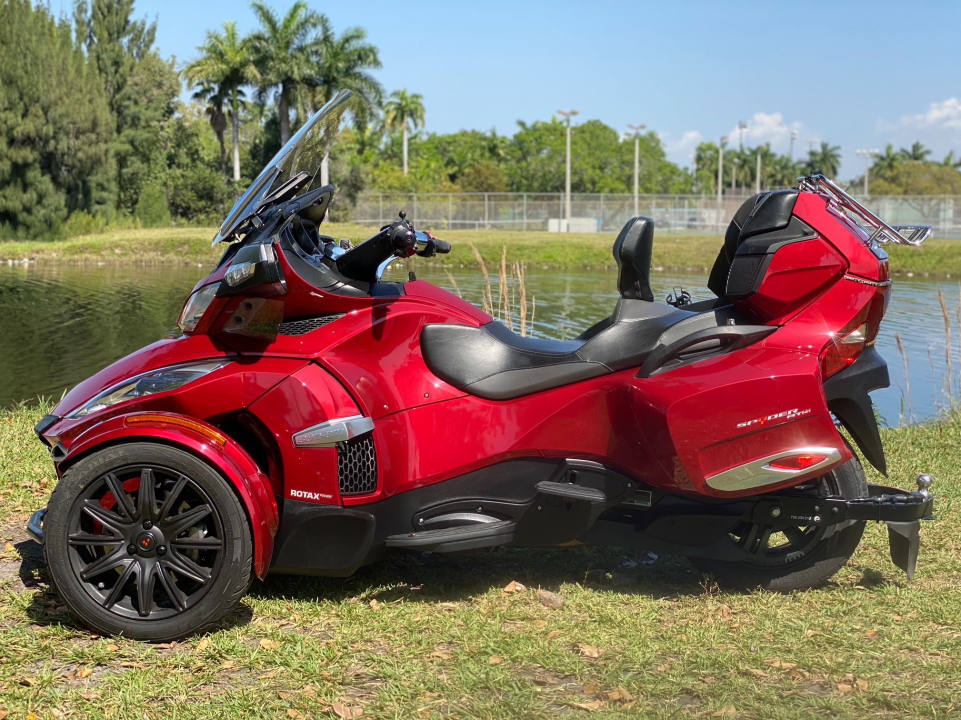 2016 Can-Am Spyder RT-S SE6 in North Miami Beach, Florida - Photo 15