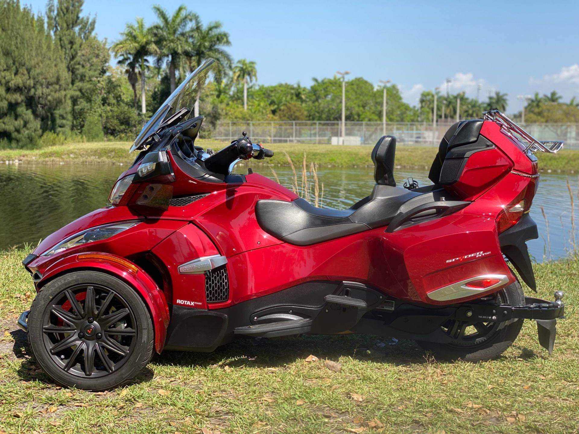2016 Can-Am Spyder RT-S SE6 in North Miami Beach, Florida - Photo 18