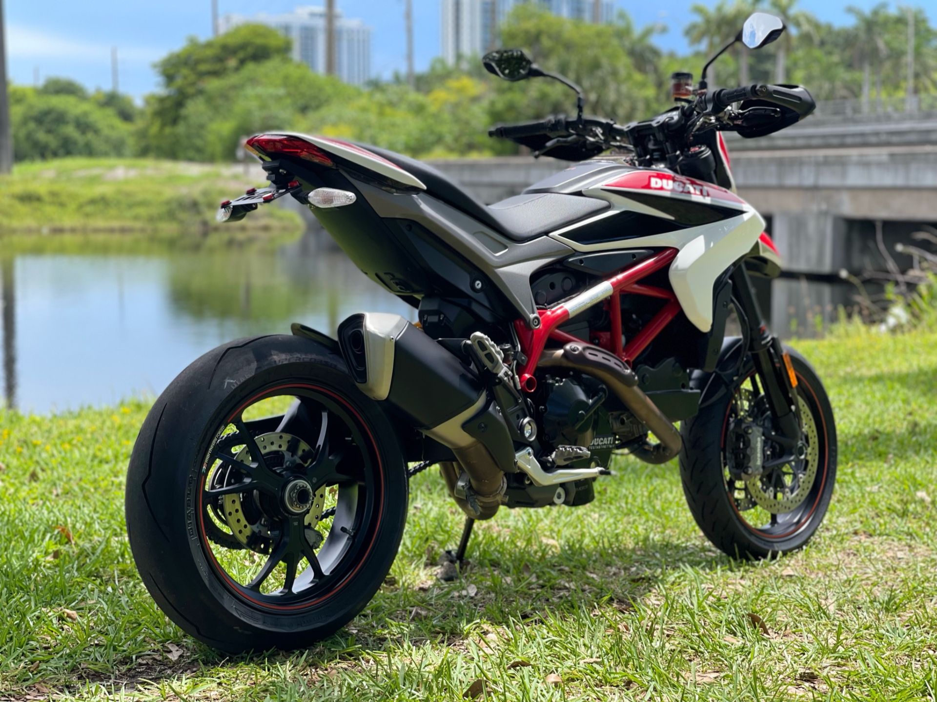 2014 Ducati Hypermotard SP in North Miami Beach, Florida - Photo 4