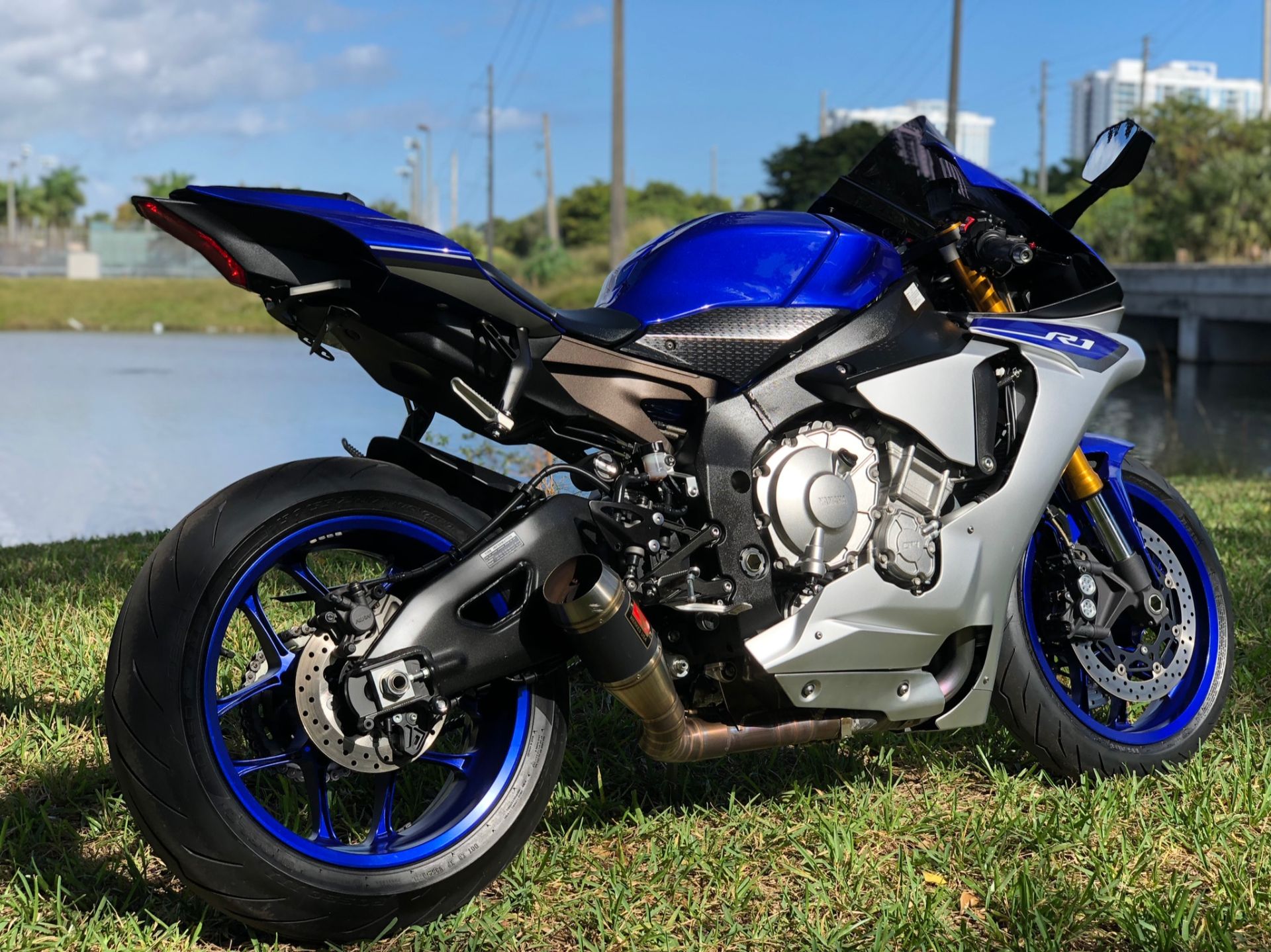 2015 Yamaha YZF-R1 in North Miami Beach, Florida - Photo 4