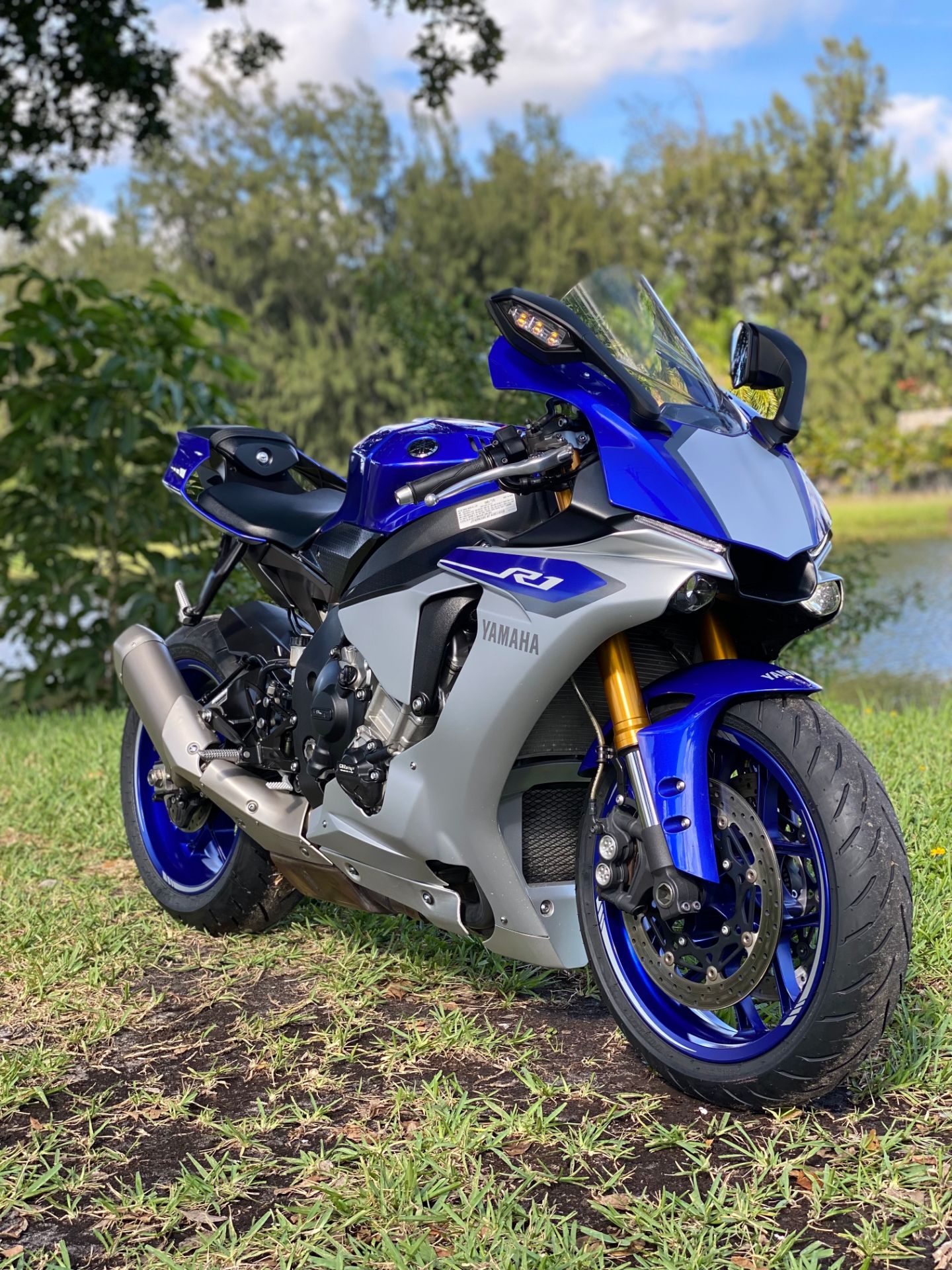 2015 Yamaha YZF-R1 in North Miami Beach, Florida - Photo 2
