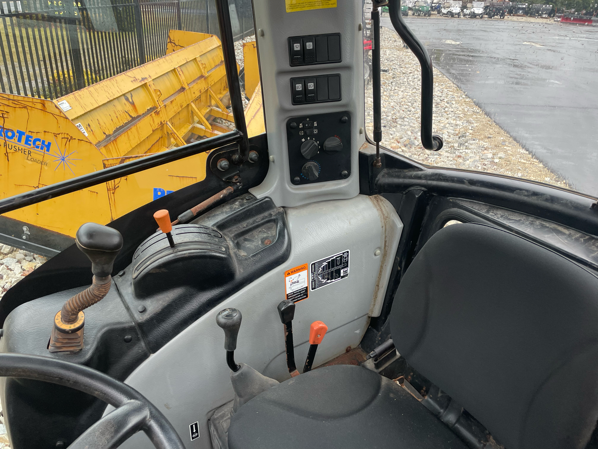 2015 Mahindra 3550 PST Cab in Newfield, New Jersey - Photo 8