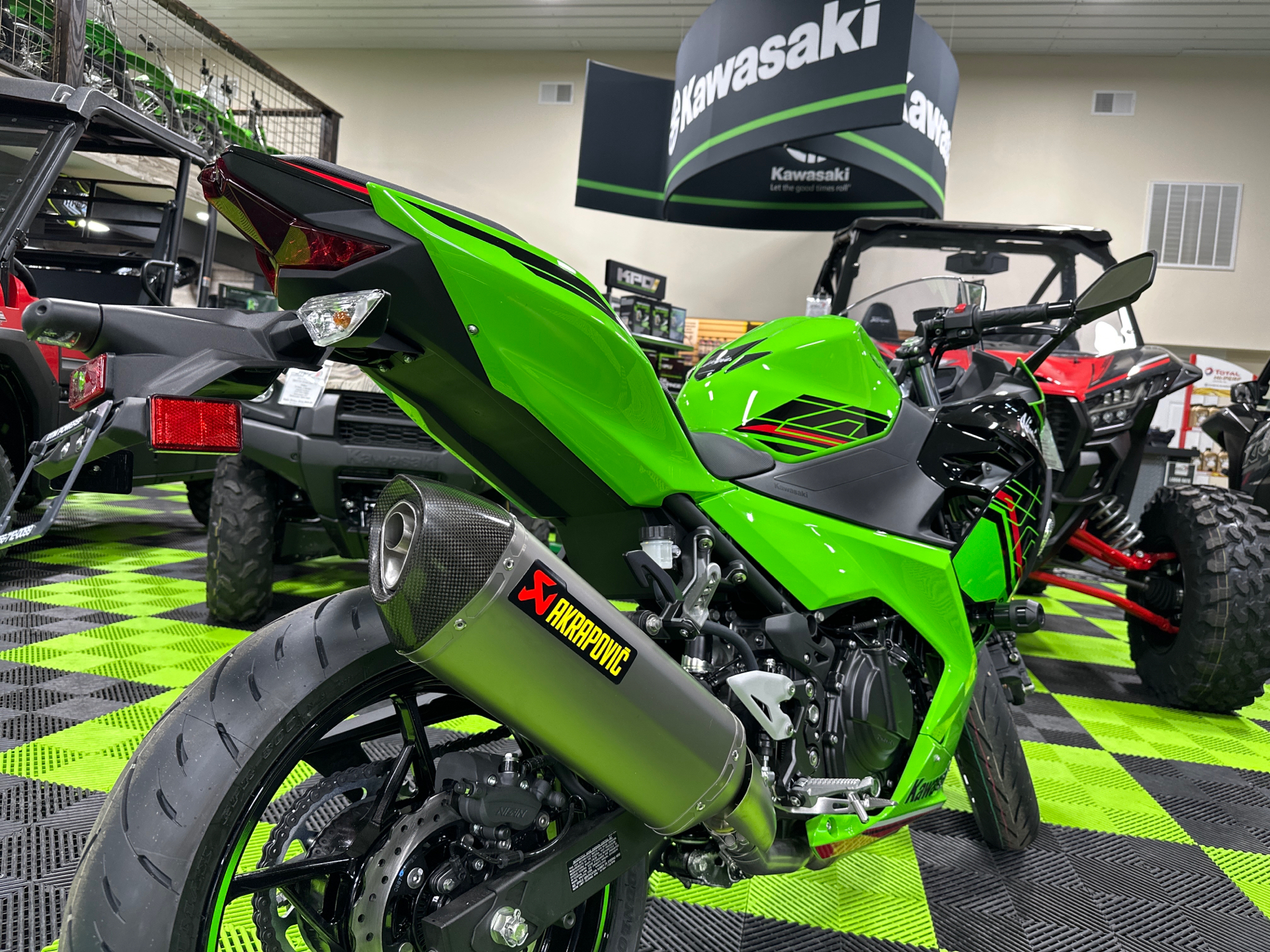 2023 Kawasaki Ninja 400 KRT Edition in Newfield, New Jersey - Photo 3