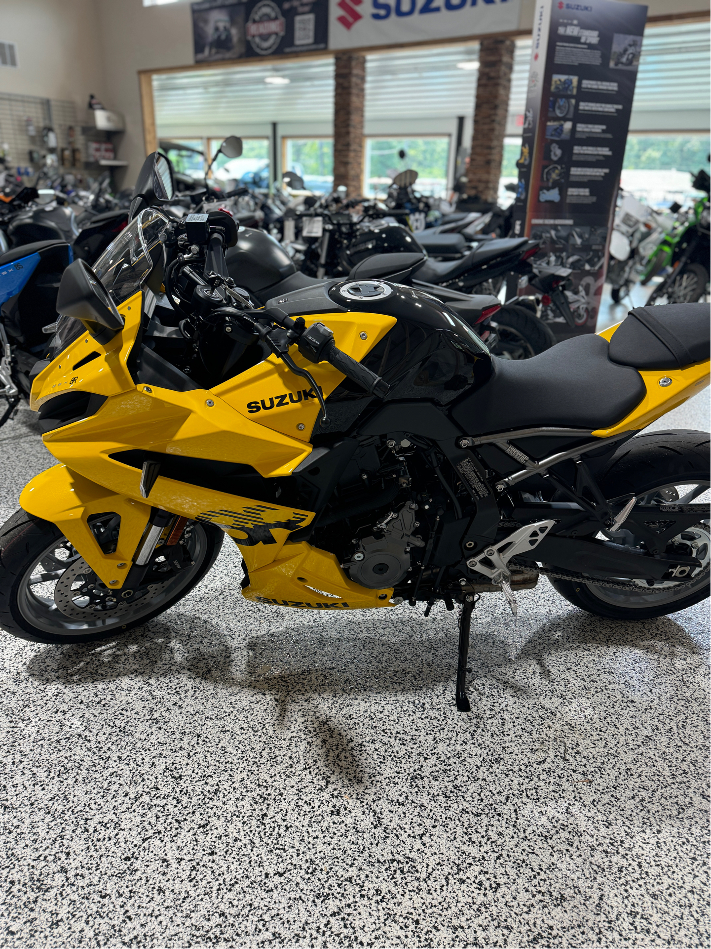 2024 Suzuki GSX-8R in Newfield, New Jersey - Photo 4