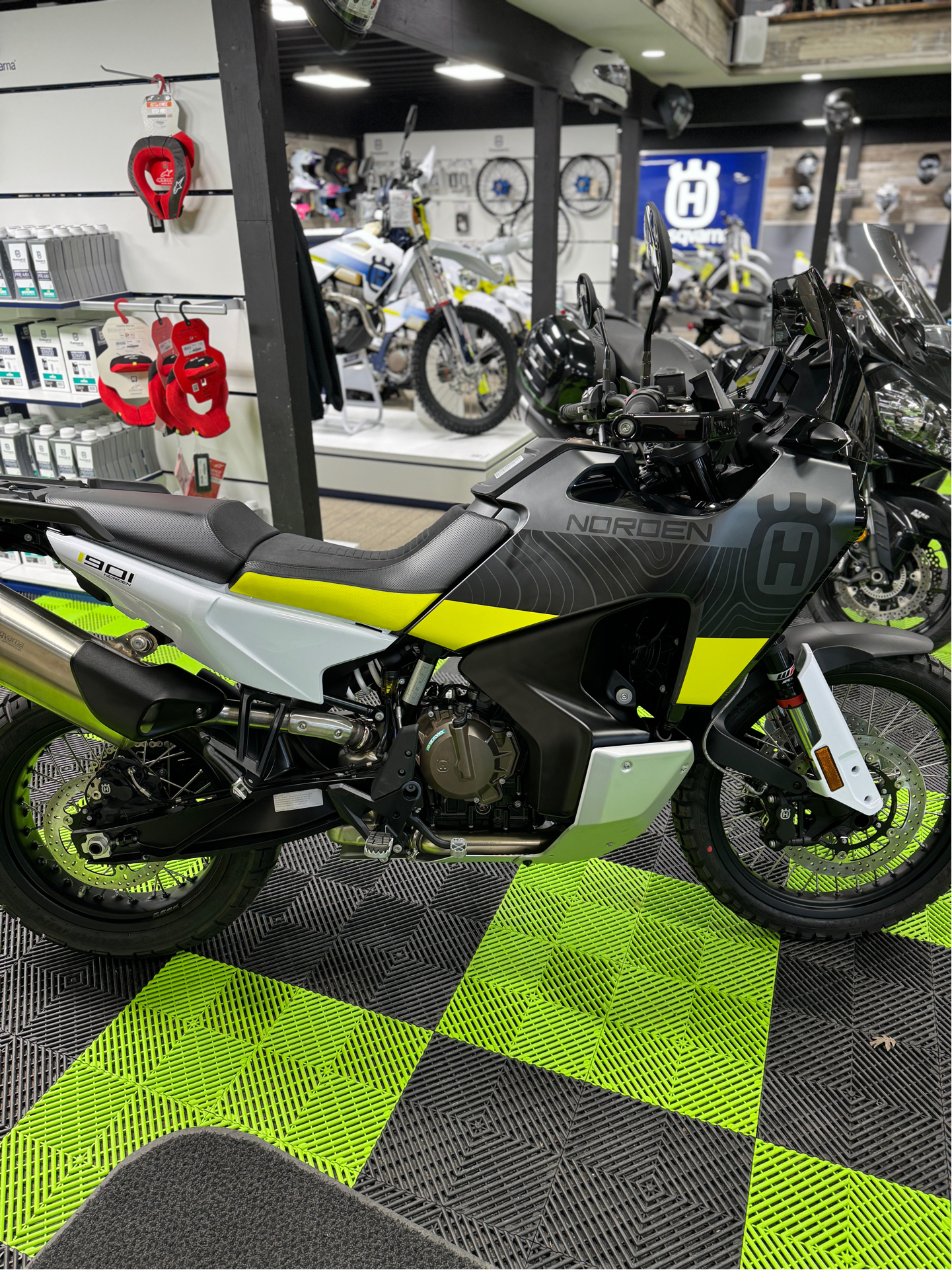 2023 Husqvarna Norden 901 in Newfield, New Jersey - Photo 4