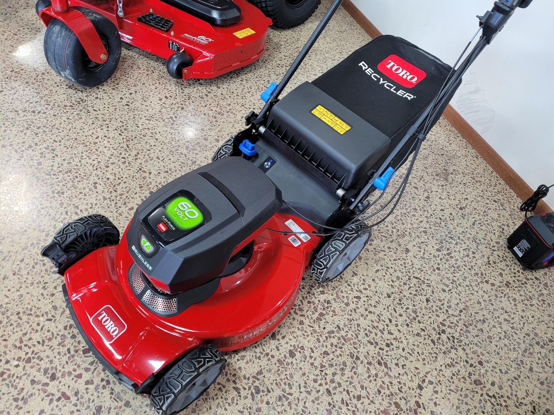 New Toro Recycler 22 In 60v Max Battery High Wheel Lawn Mowers In Hankinson Nd Nl21659356 Red