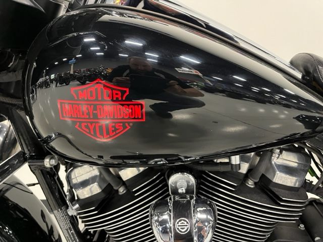 2019 Harley-Davidson Electra Glide® Standard in Brilliant, Ohio - Photo 5
