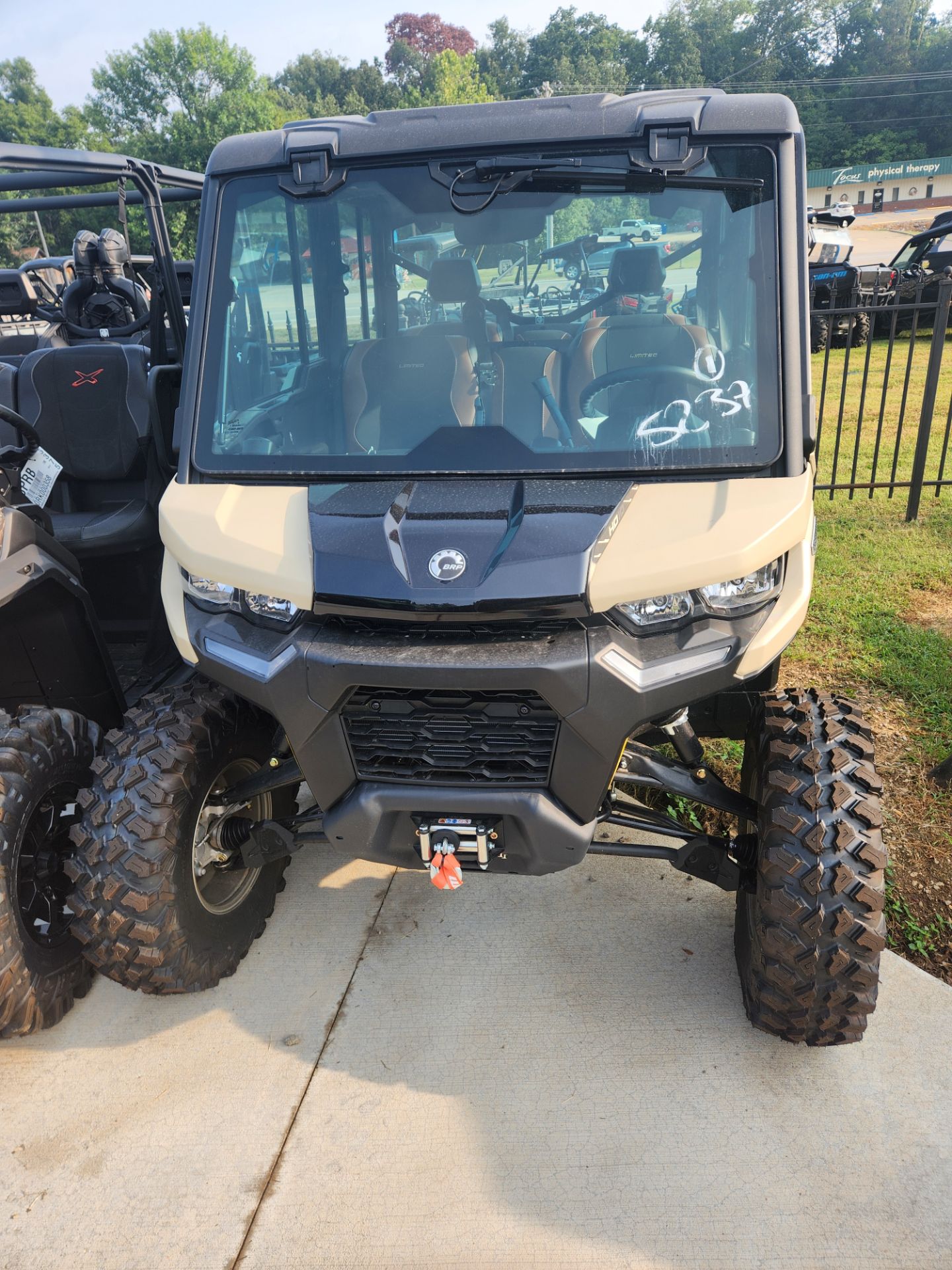 2024 Can-Am Defender MAX Limited in Poplar Bluff, Missouri - Photo 3