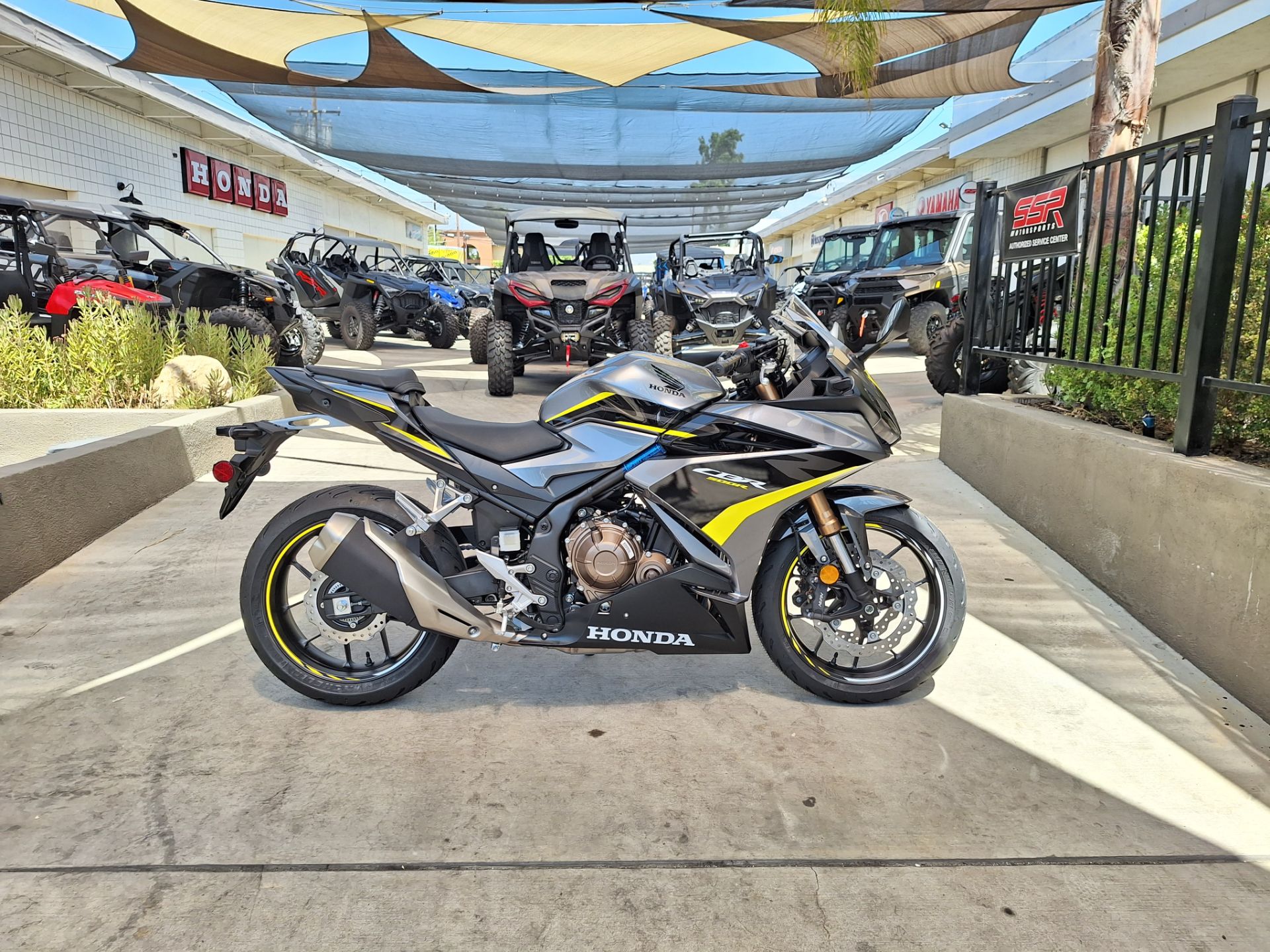 2023 Honda CBR500R ABS in Ontario, California - Photo 2