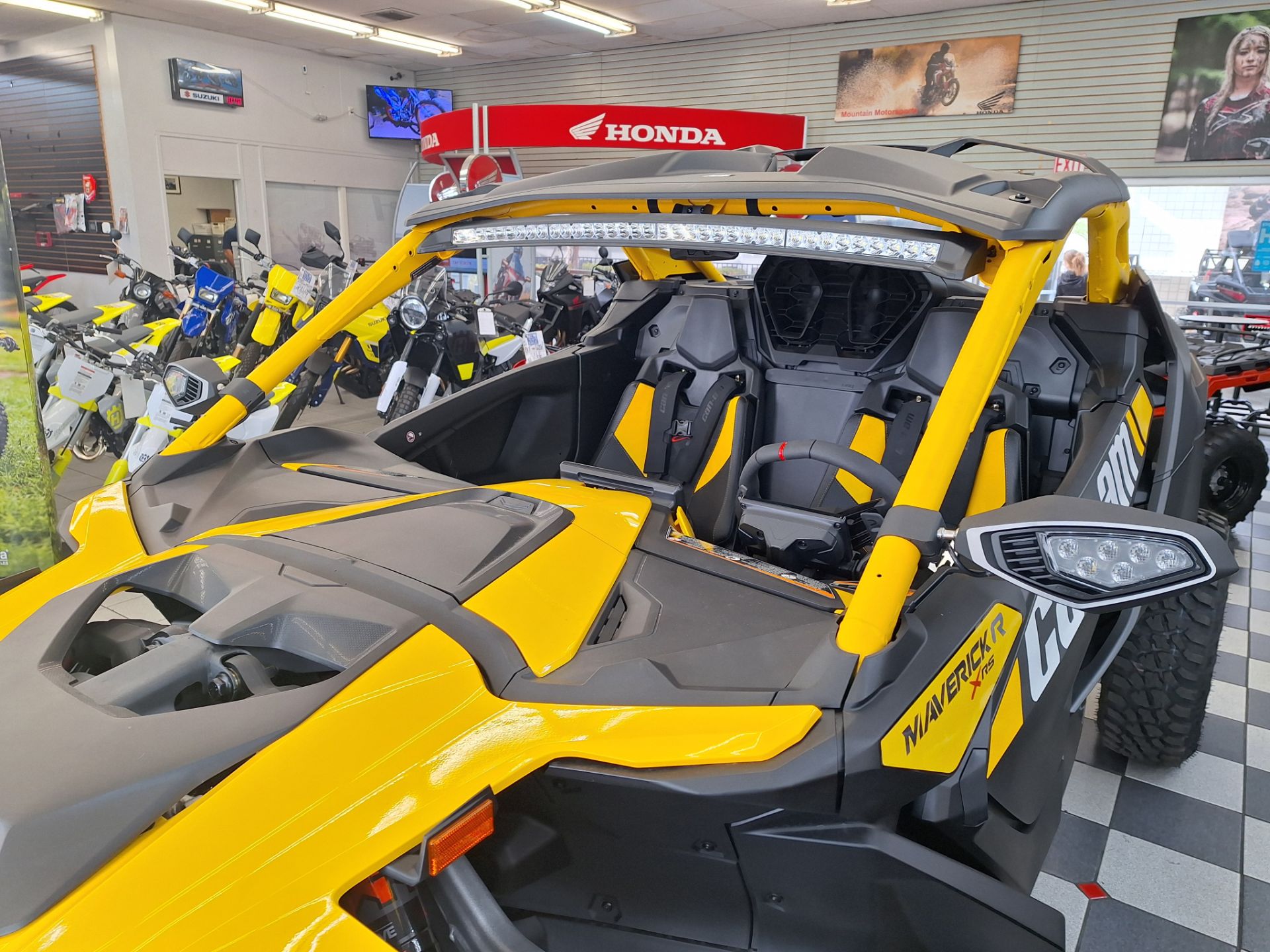 2024 Can-Am Maverick R X RS with Smart-Shox in Ontario, California - Photo 9