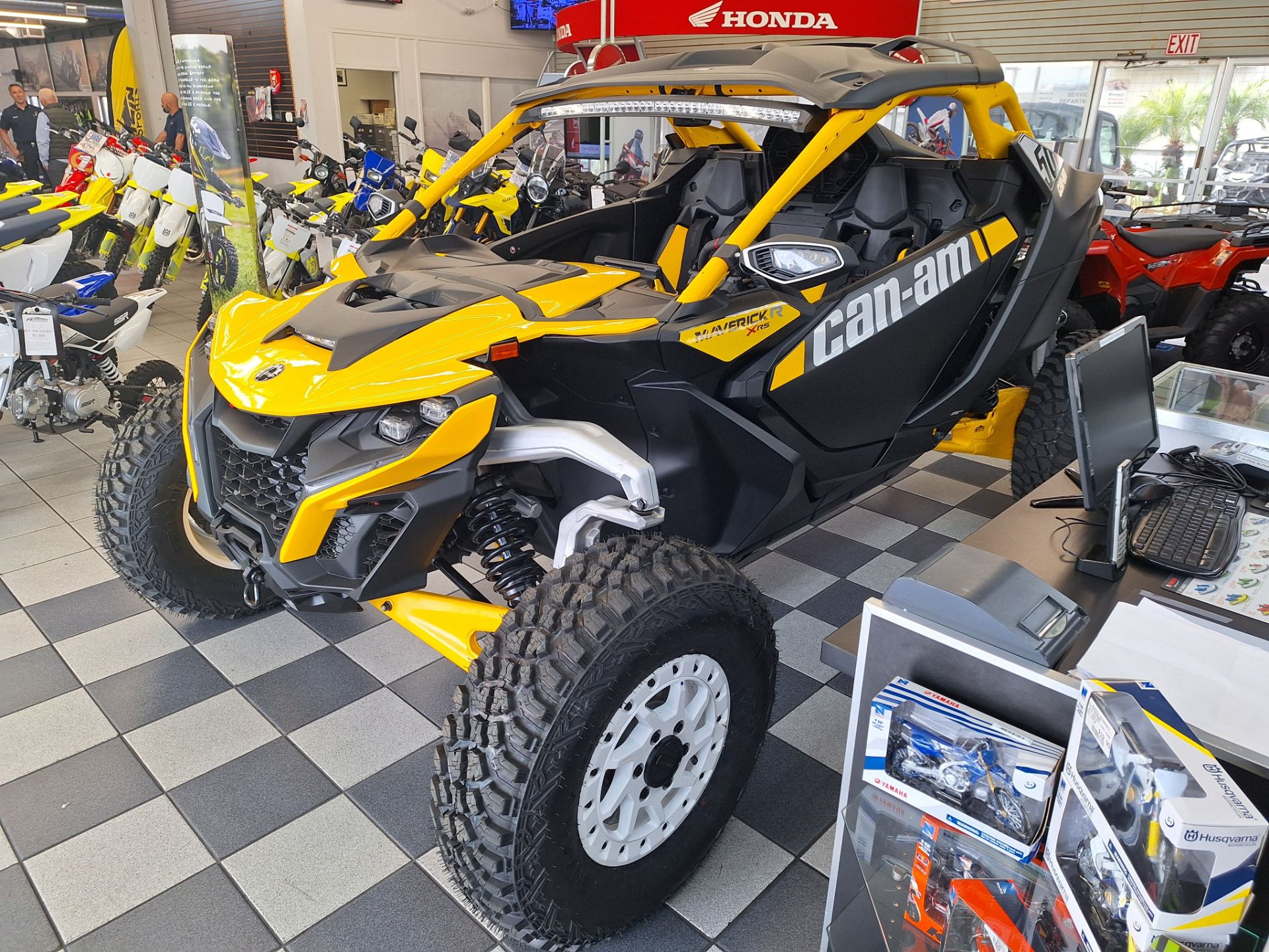 2024 Can-Am Maverick R X RS with Smart-Shox in Ontario, California - Photo 20