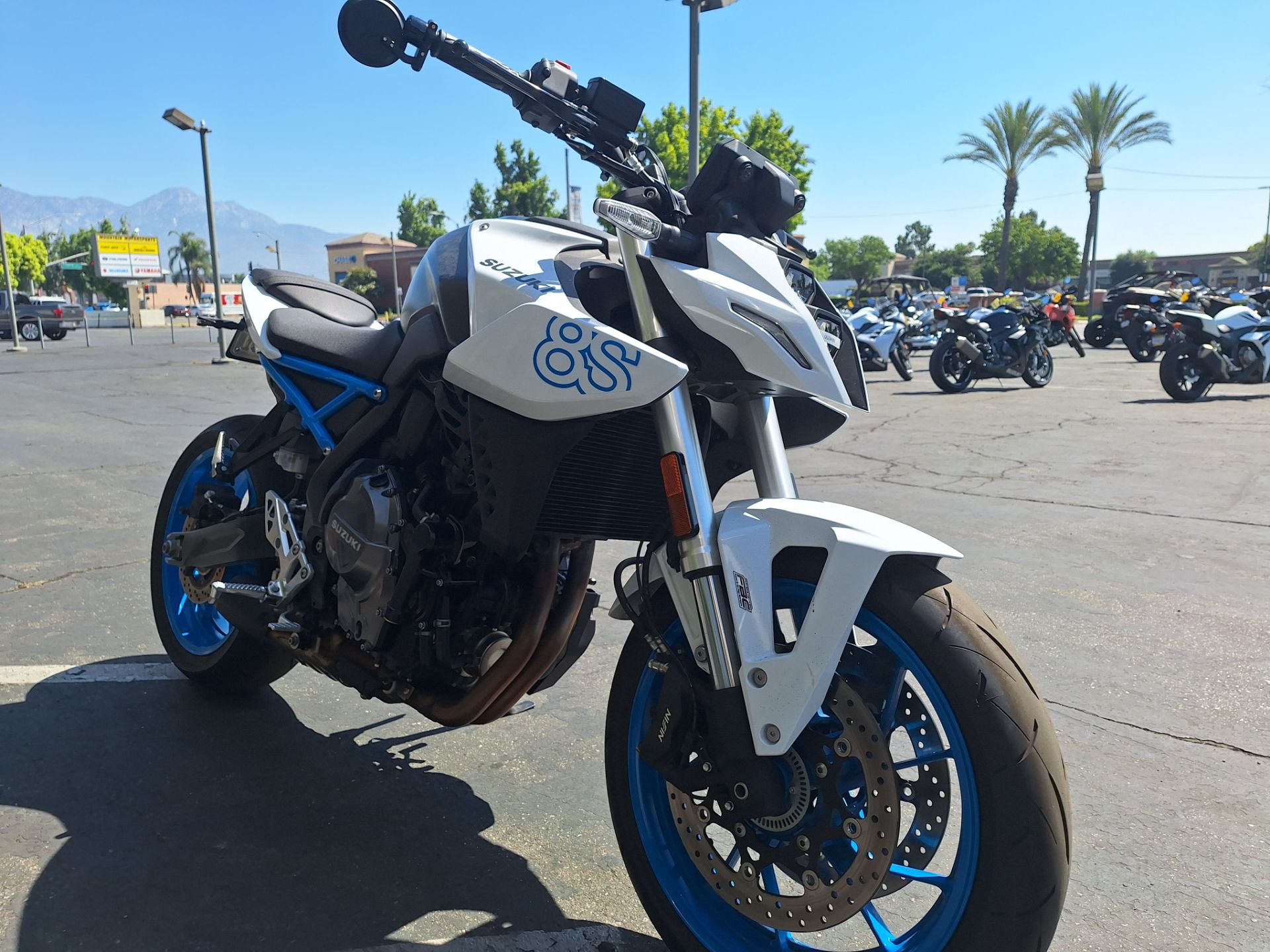 2023 Suzuki GSX-8S in Ontario, California - Photo 3