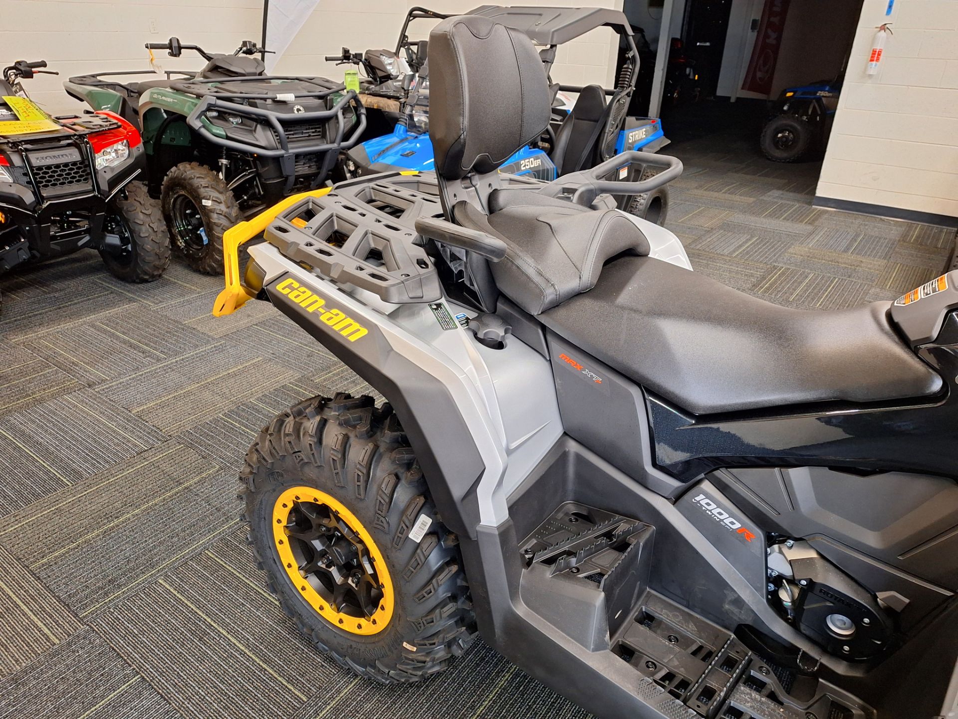 2024 Can-Am Outlander MAX XT-P 1000R in Ontario, California - Photo 7