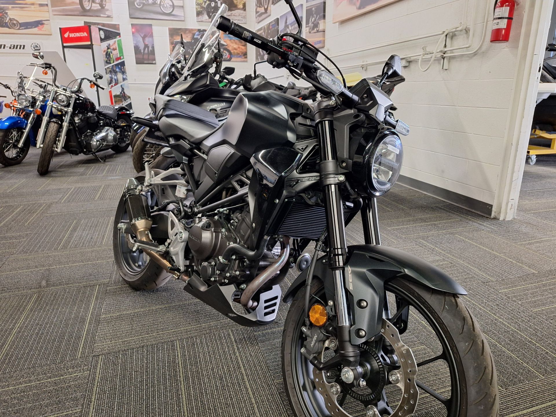 2023 Honda CB300R ABS in Ontario, California - Photo 4