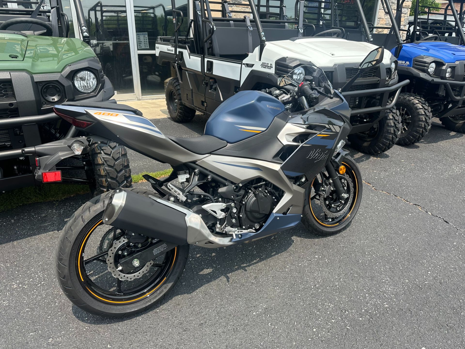 2023 Kawasaki Ninja 400 in Mechanicsburg, Pennsylvania - Photo 3