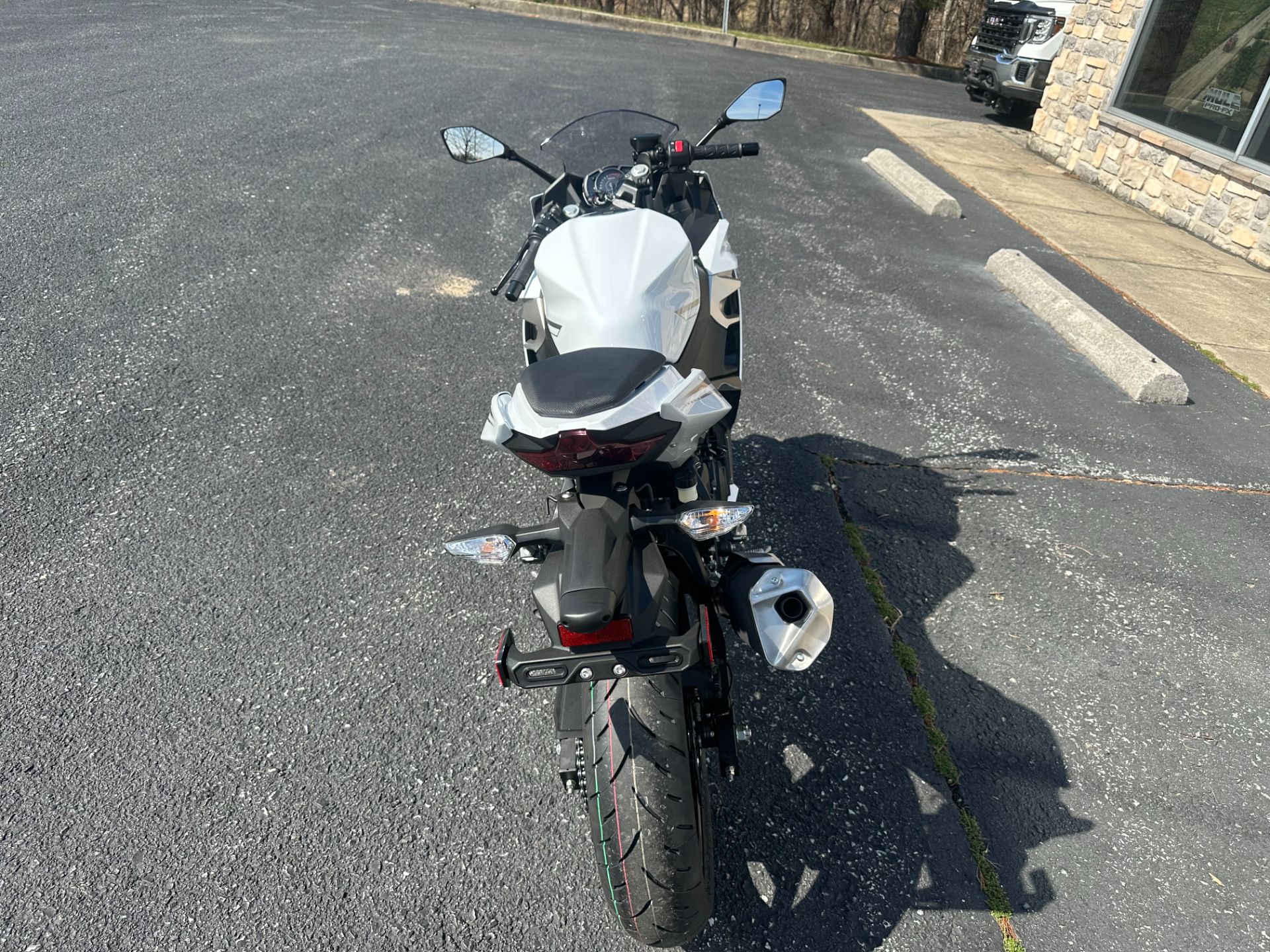 2023 Kawasaki Ninja 400 in Mechanicsburg, Pennsylvania - Photo 8
