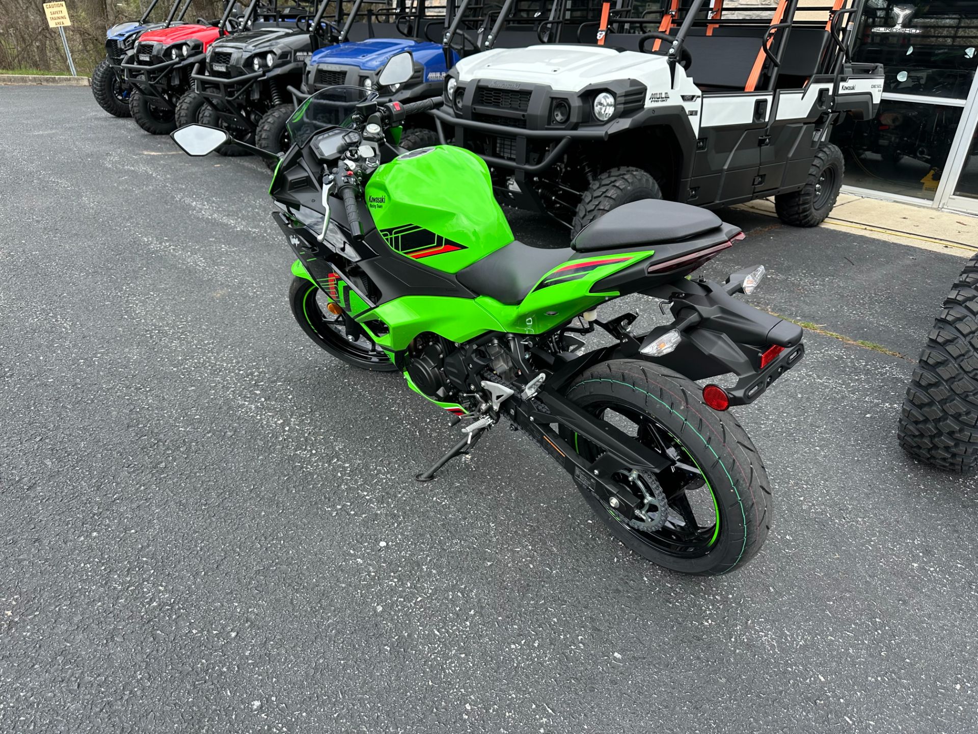 2024 Kawasaki Ninja 500 KRT Edition in Mechanicsburg, Pennsylvania - Photo 9