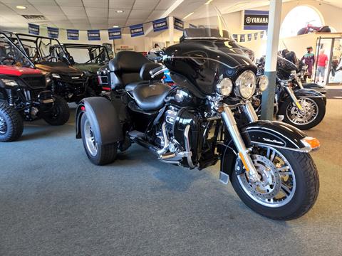 2010 Harley-Davidson Tri Glide™ Ultra Classic® in Escanaba, Michigan - Photo 2