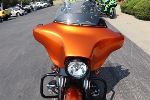 2002 Harley-Davidson FLHTC/FLHTCI Electra Glide® Classic in Janesville, Wisconsin - Photo 17